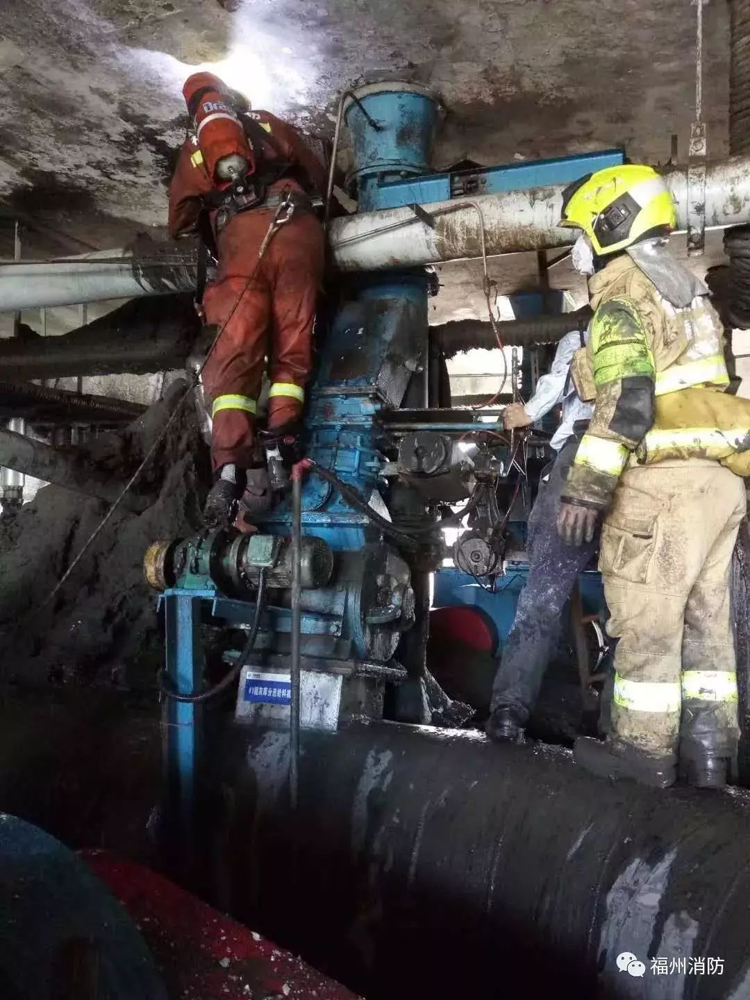 致敬英雄消防员真实救援现场,致敬英雄福州26岁消防员