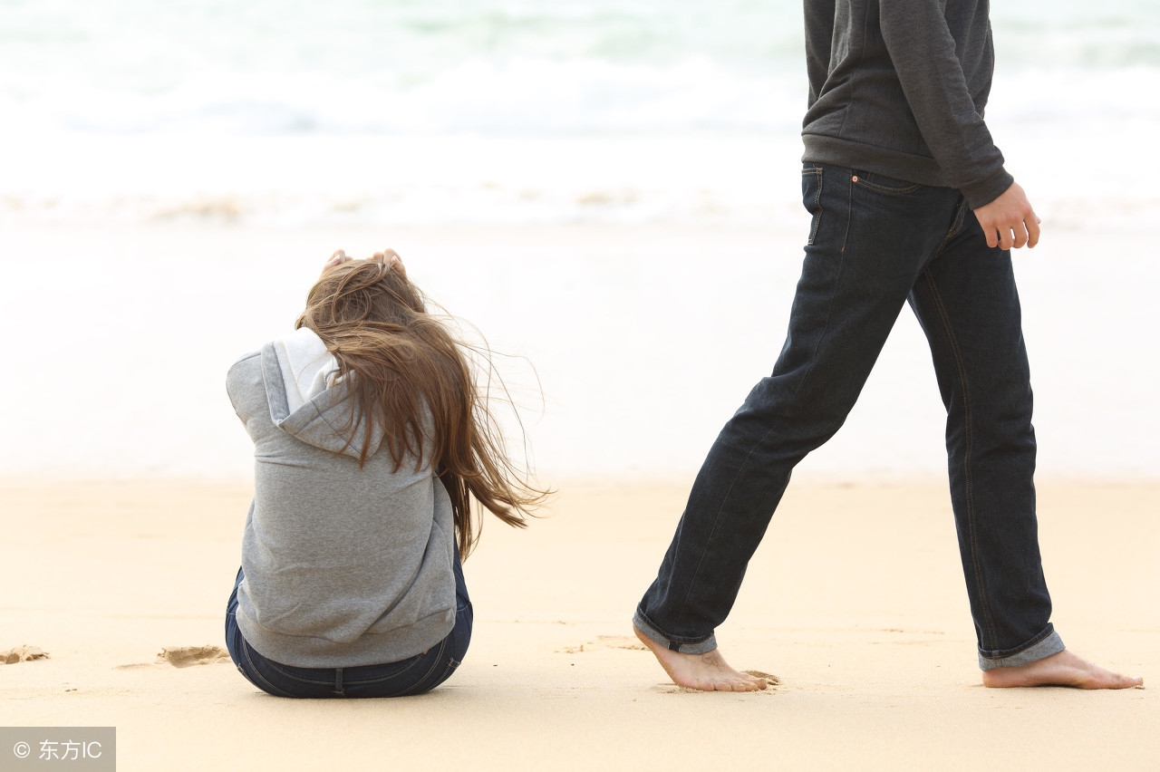 不论是恋爱的女孩还是结婚的女人都不要向男人开口要钱花，长点心