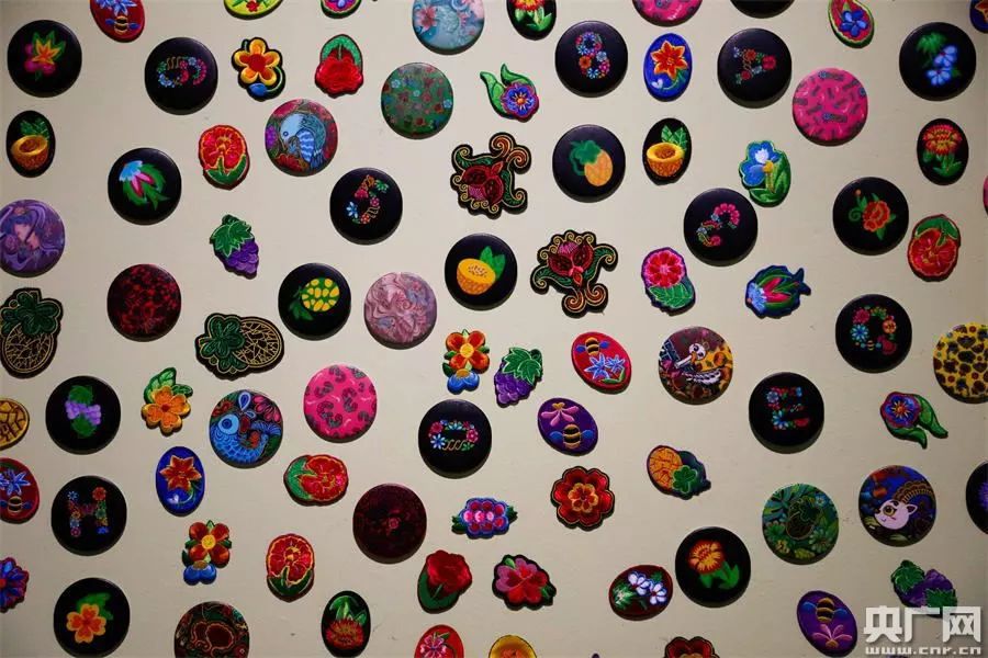 新疆哈密手工刺绣衣服,哈密维吾尔族刺绣教程