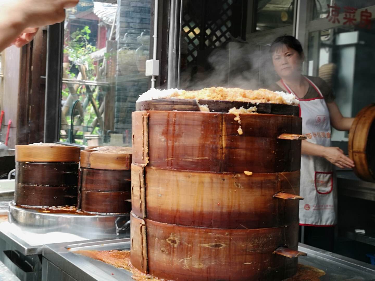 跑读·成都｜趋名逐利身却为山下人
