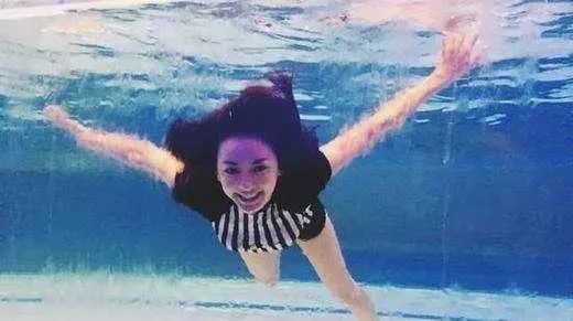 唐艺昕晒游玩美照新疆,特别甜美唐艺昕晒美照