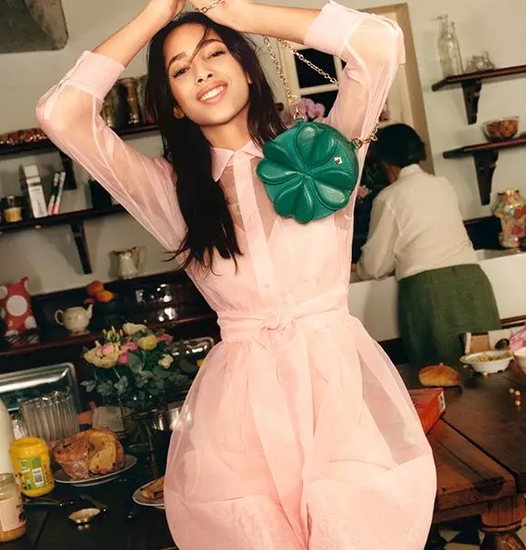 「逢逛必买」|“穿上她家的裙子,不去派对也该去喝一杯!”