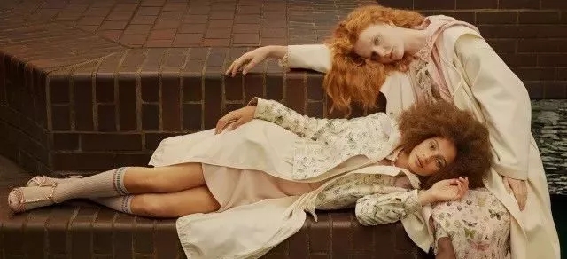 「逢逛必买」|“穿上她家的裙子,不去派对也该去喝一杯!”