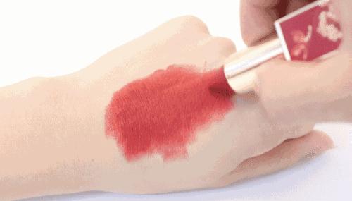 这支逼哭阿玛尼、秒杀YSL的口红太好看！众达人疯狂安利10086次！