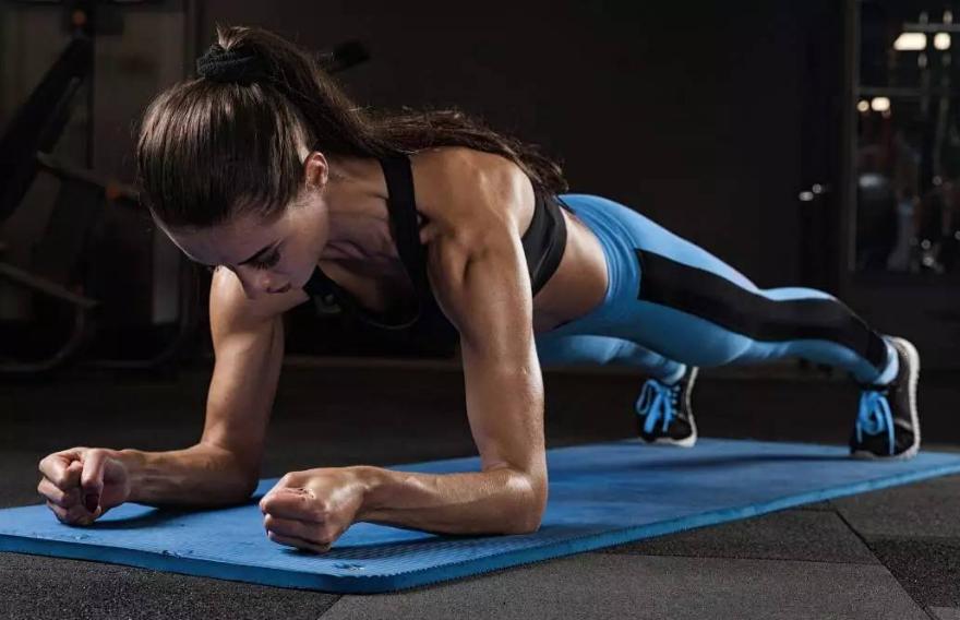 平板支撑锻炼什么,平板支撑怎么做