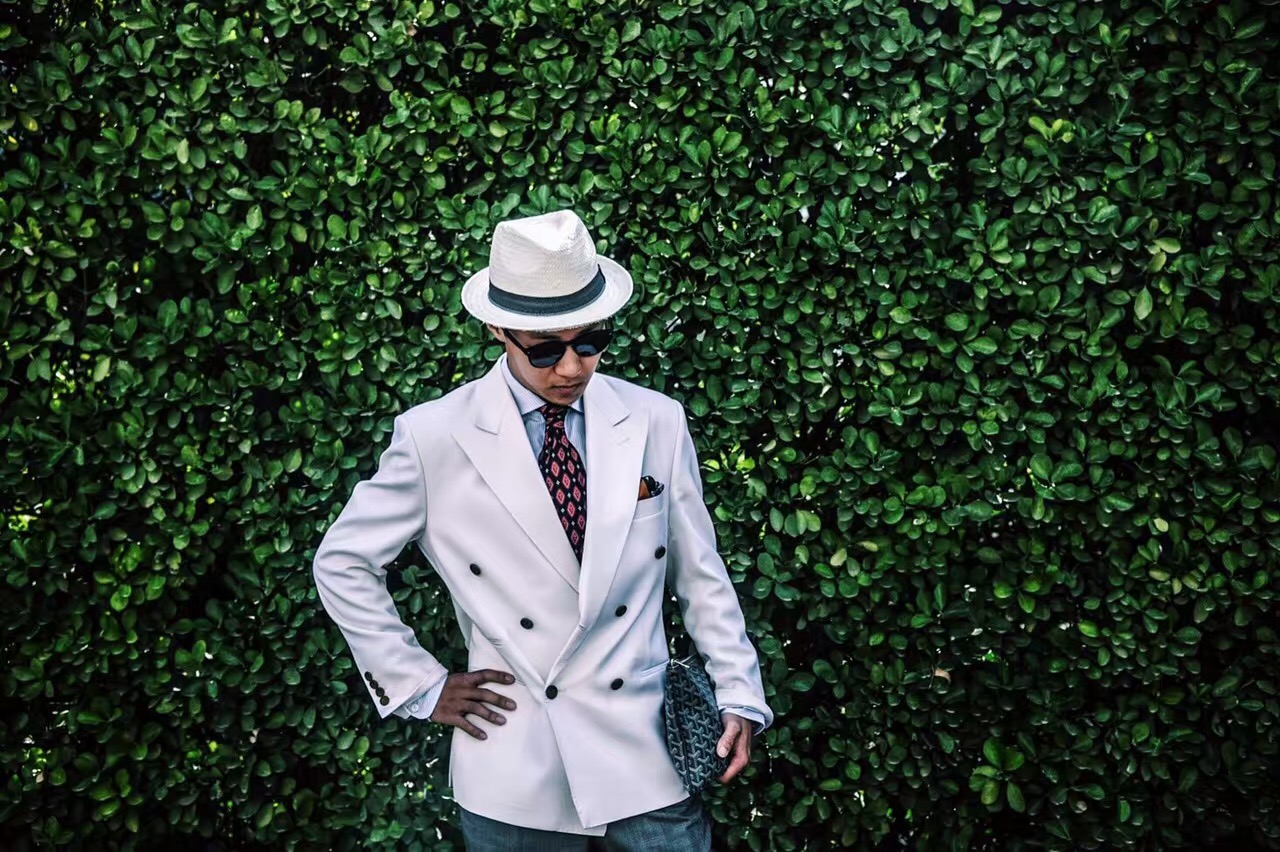 他是新与旧的对立面对话Hollister店铺经理Edward