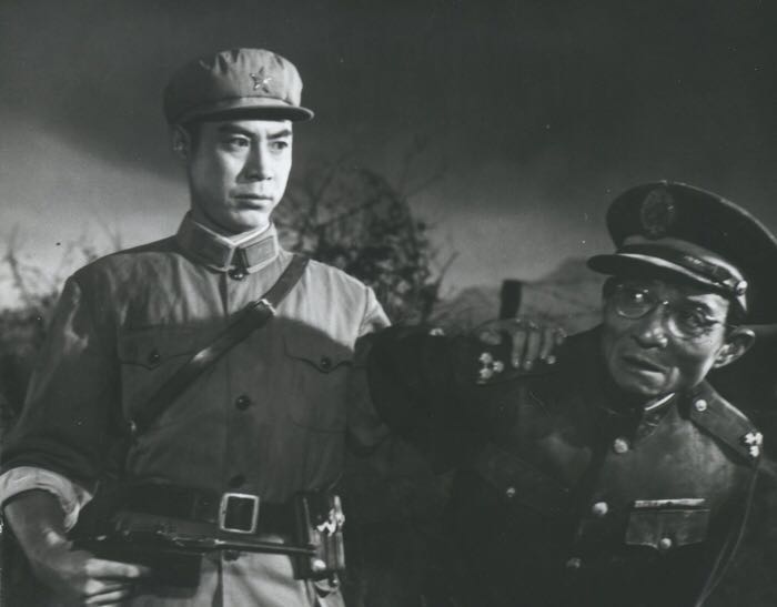 经典战争片《渡江侦察记》，儿时记忆，还记得“香烟洋火桂花糖”