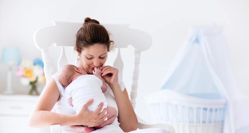 妈妈生完宝宝后奶痛怎么办,妈妈生完孩子奶少怎么办