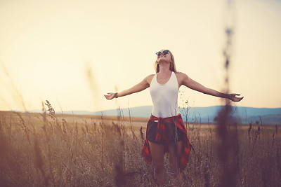 生肖猪的人性格坚持且乐观,生肖猪的人性格和脾气