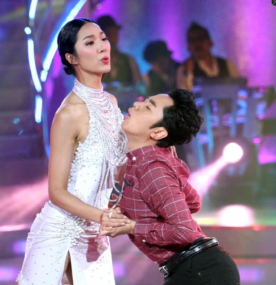 李亚男晒照秀幸福王祖蓝视角下,李亚男晒二胎孕照