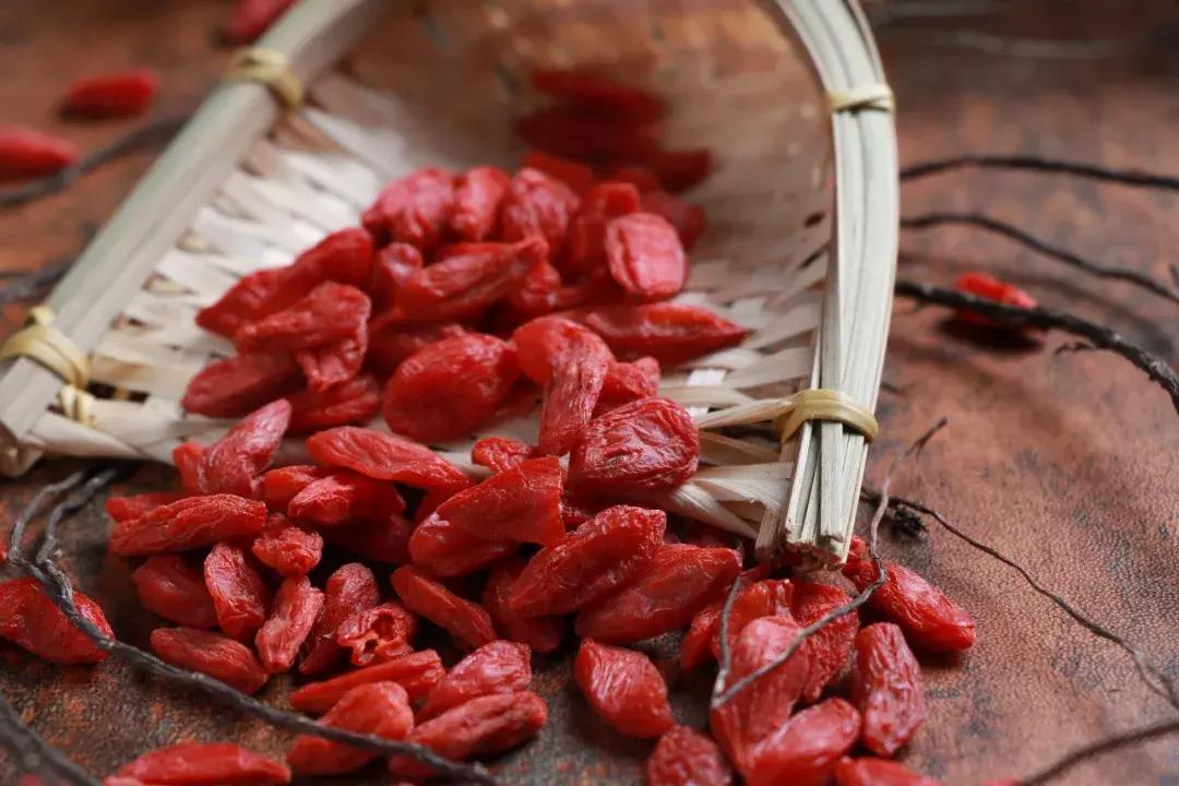 甩掉老花眼,甩掉老花眼捏三个穴位