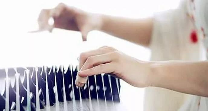 古筝胶布损伤手指,弹古筝戴胶布手脱皮怎么办