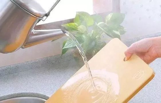 砧板发霉开裂怎么办,新砧板怎么处理防止开裂和发霉
