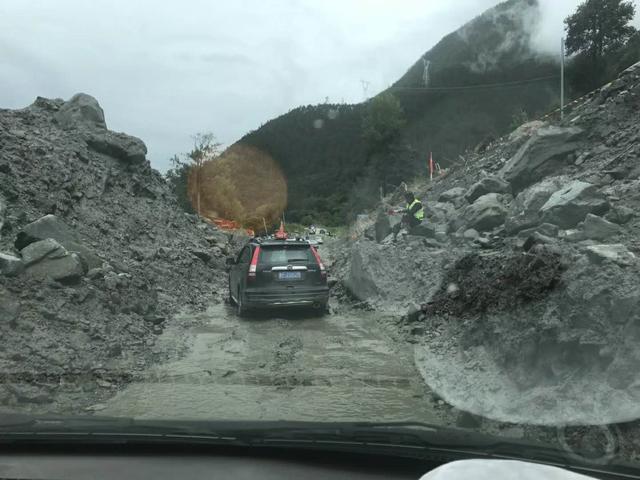 川藏线下雨危险吗,川藏线稻城亚丁值得去吗