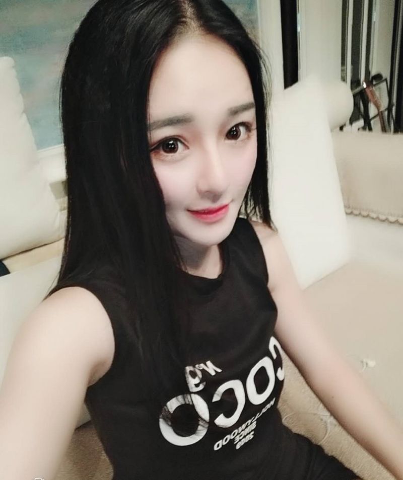 专访KK主播八音：长像酷似杨幂唱歌像邓丽君，来直播只为圆明星梦