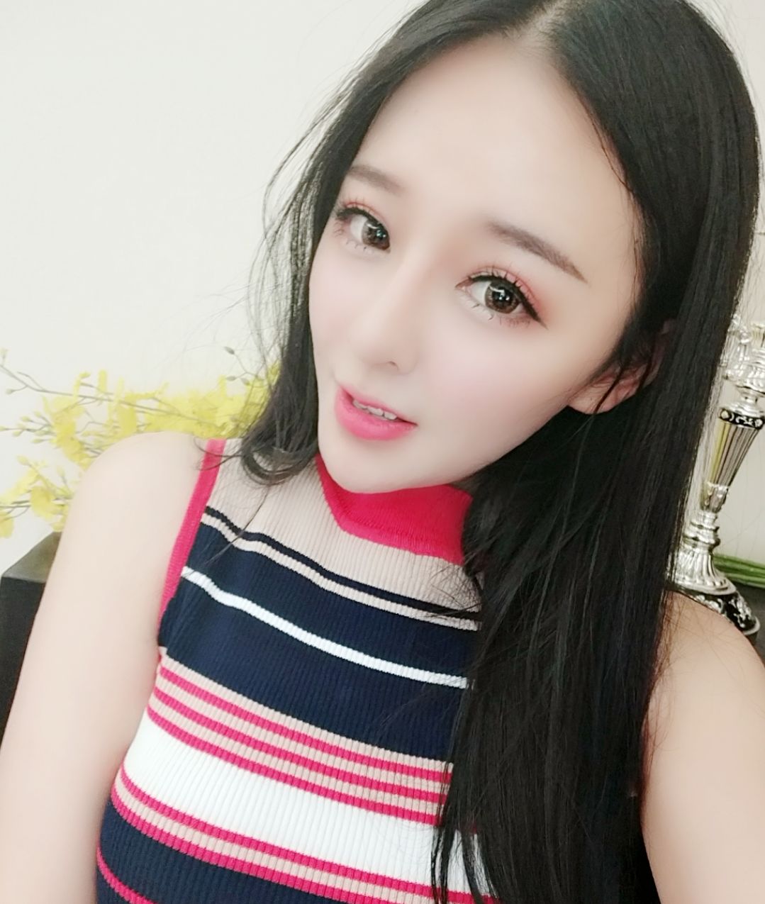 专访KK主播八音：长像酷似杨幂唱歌像邓丽君，来直播只为圆明星梦