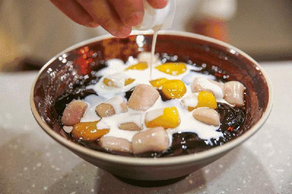 烧仙草的草有什么味道,烧仙草和凉粉草有什么不一样