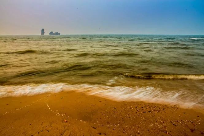 马尔代夫的蓝天绿树水清沙白,北京周边绝美海滩