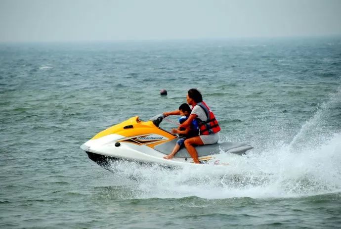 马尔代夫的蓝天绿树水清沙白,北京周边绝美海滩