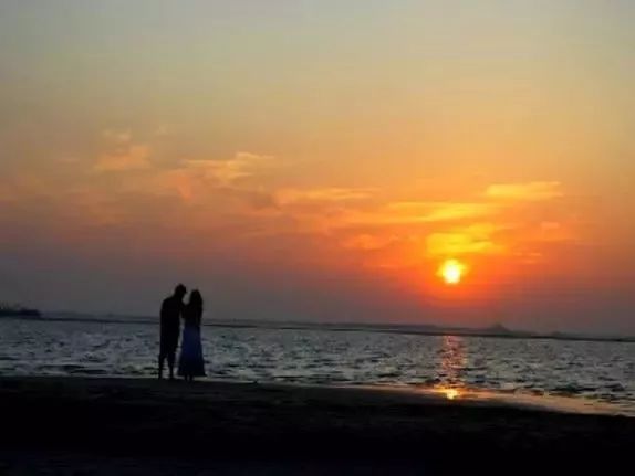 马尔代夫的蓝天绿树水清沙白,北京周边绝美海滩