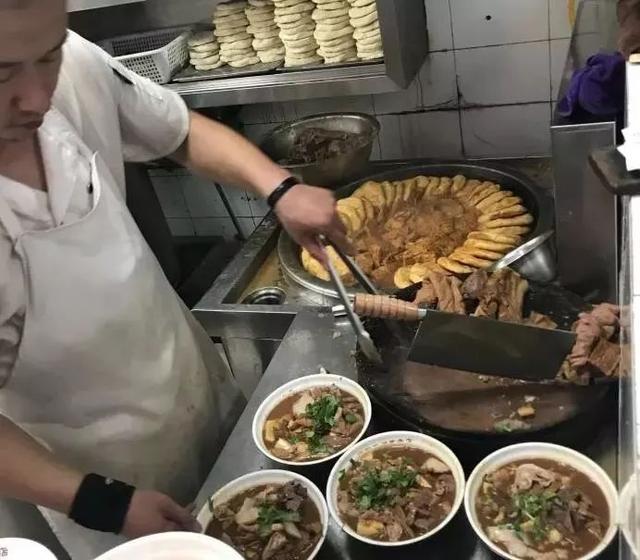 藏在市中心的美食街,吃一年都吃不够!第一个就是北京人爱吃的