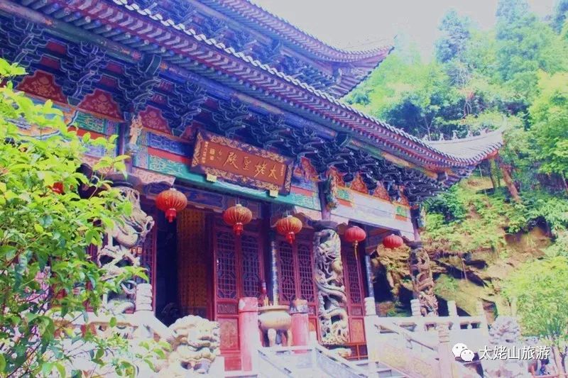 奇峰异石户外好去处,赏石奇峰异洞