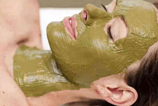 脸上有白米粒该用什么产品,脸上抠出来白色的东西是什么