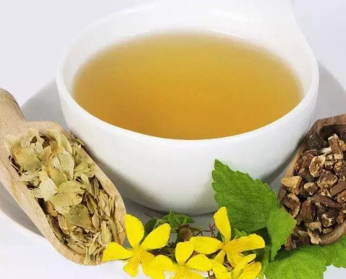 男子喝了碗凉茶，竟然喝出肾衰竭！这些体质的人喝茶要当心