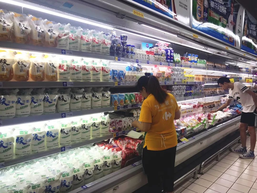 小早亲测：看得见的“透明奶”，真的更新鲜更好喝吗？真相是……