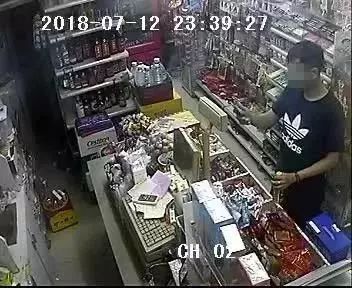 请受害女孩站出来指认：专挑娇小、穿裙子女孩下手这个*狼色**抓住了