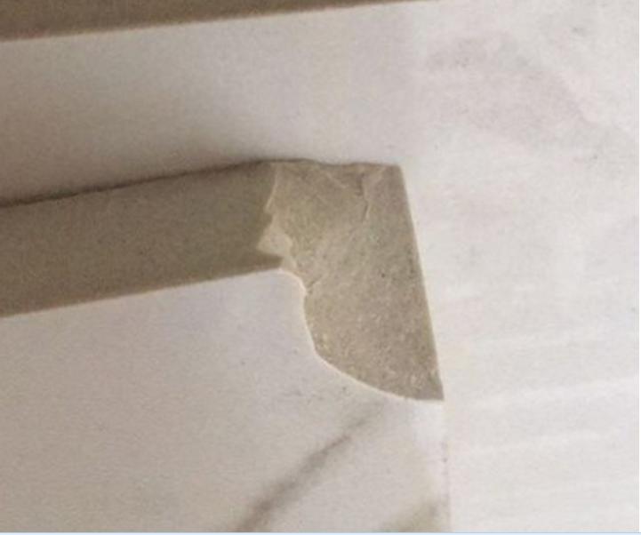 买的瓷砖角有破损如何找商家,新买的瓷砖边角破了必须退还货吗