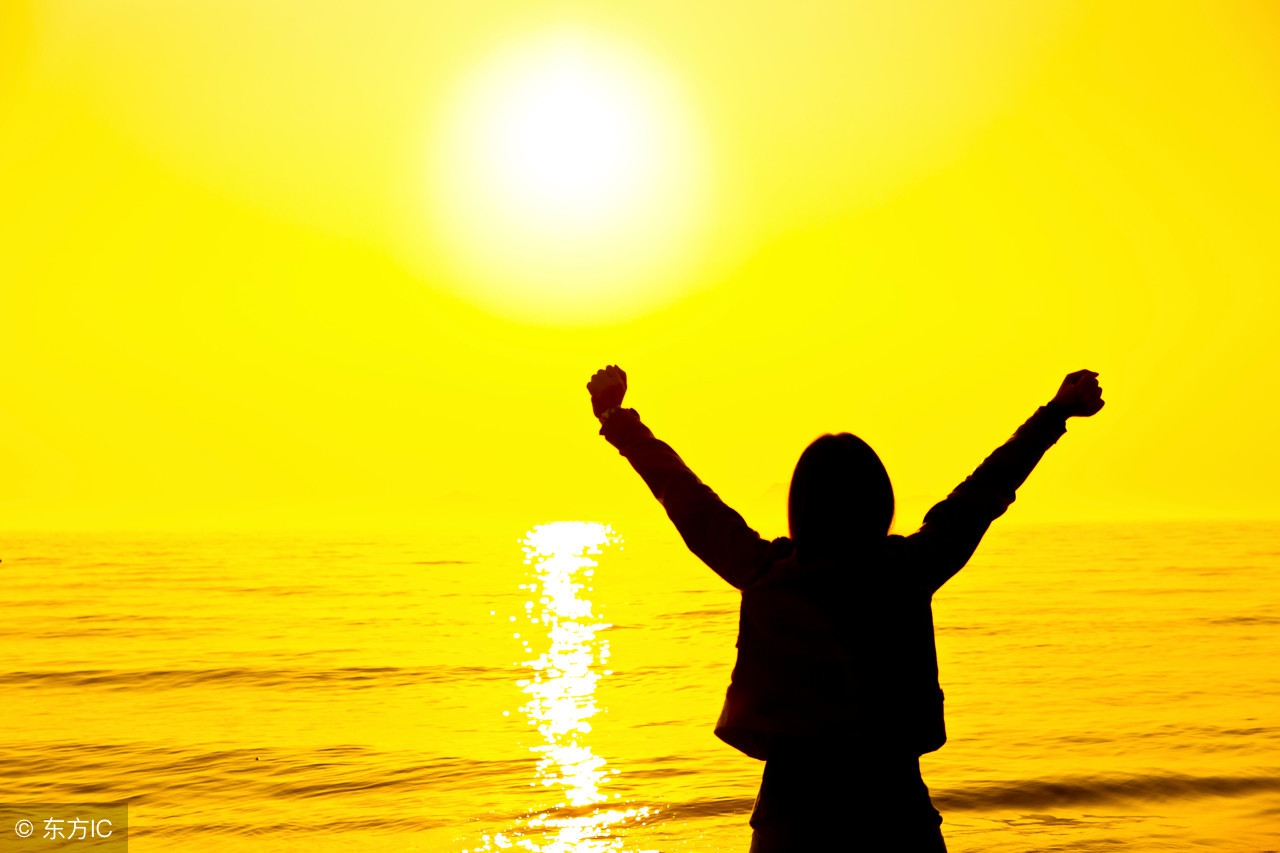 她只能乖乖被他禁锢，世界上没有任何事情能阻止他宠爱她