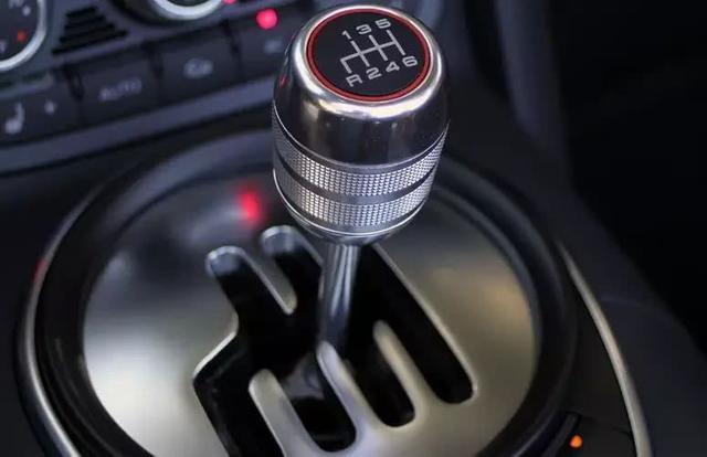 手动挡汽车中途老熄火的技巧,手动驾车老熄火