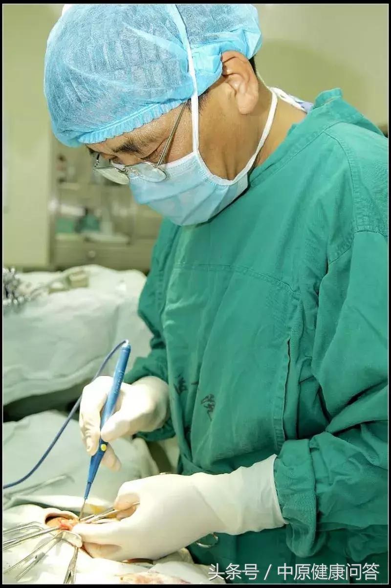 38度高温依然坚持去上班,高温下七旬老人