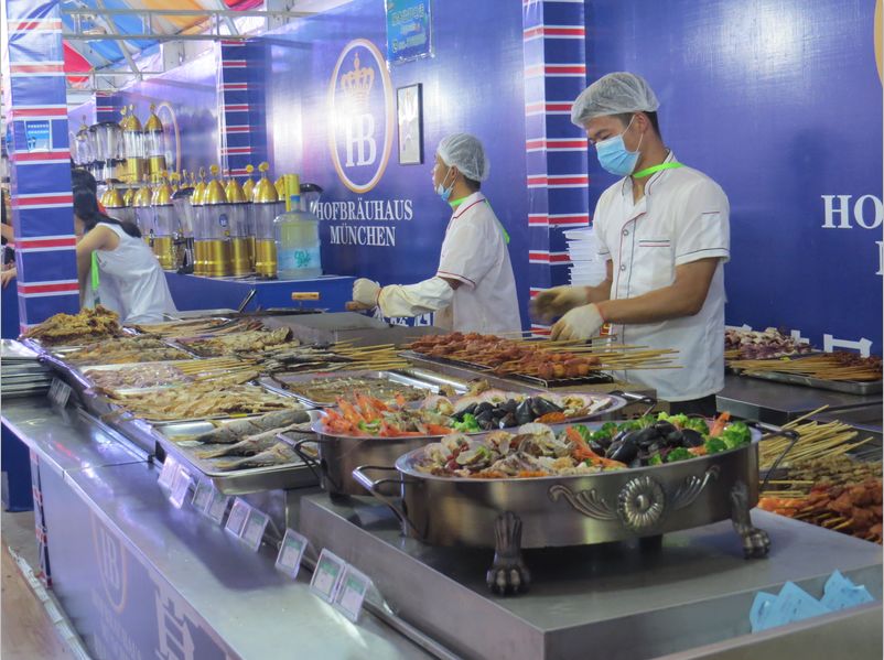 嗨了！13座啤酒大篷大摆饕餮盛宴！