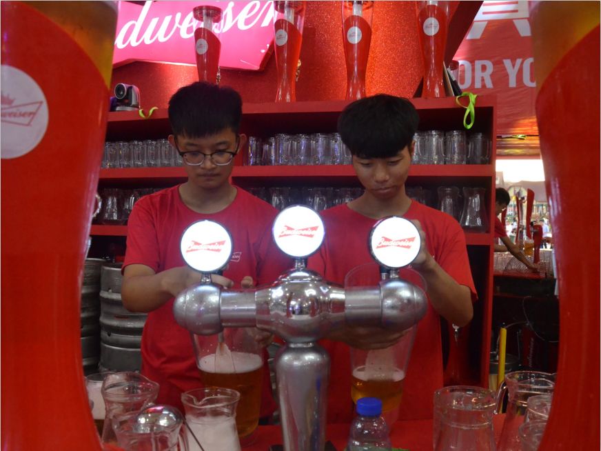 嗨了！13座啤酒大篷大摆饕餮盛宴！