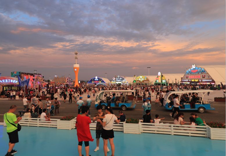 嗨了！13座啤酒大篷大摆饕餮盛宴！