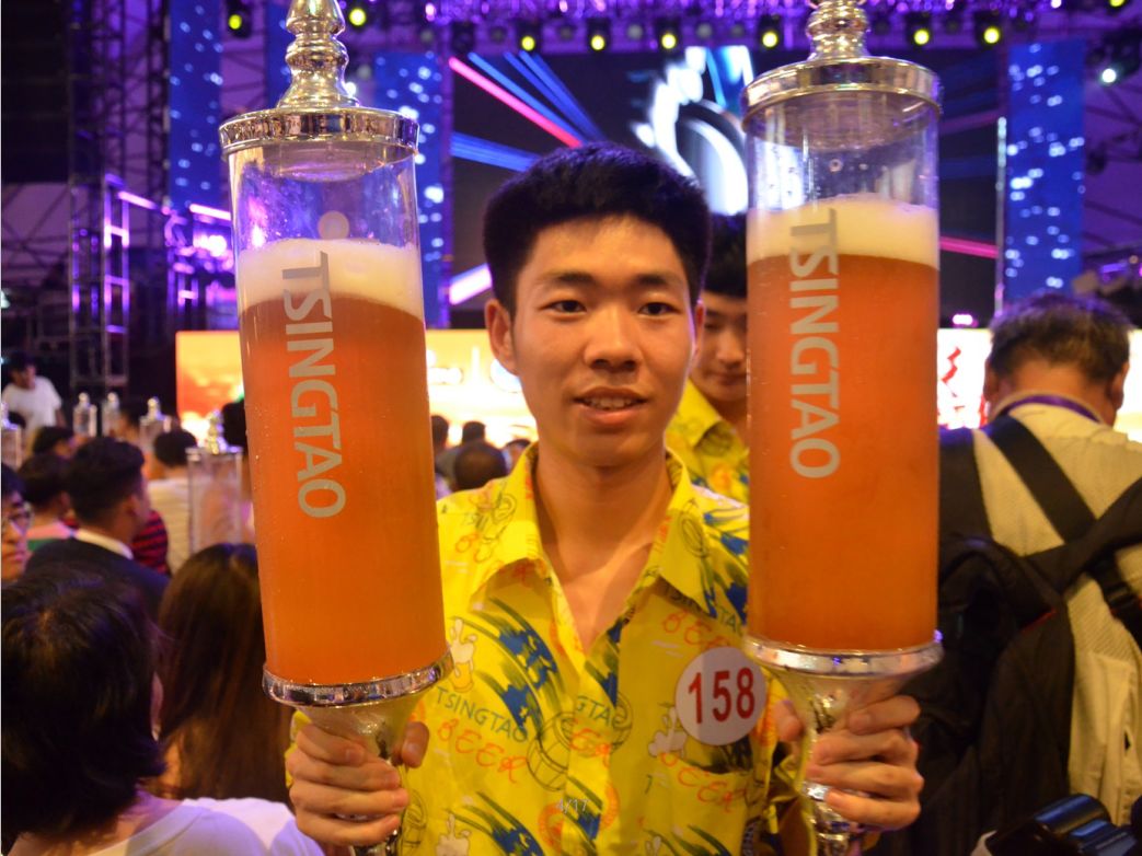 嗨了！13座啤酒大篷大摆饕餮盛宴！