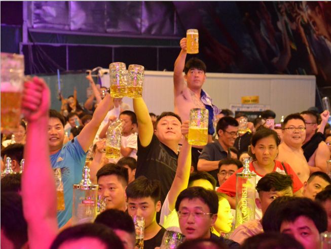 嗨了！13座啤酒大篷大摆饕餮盛宴！
