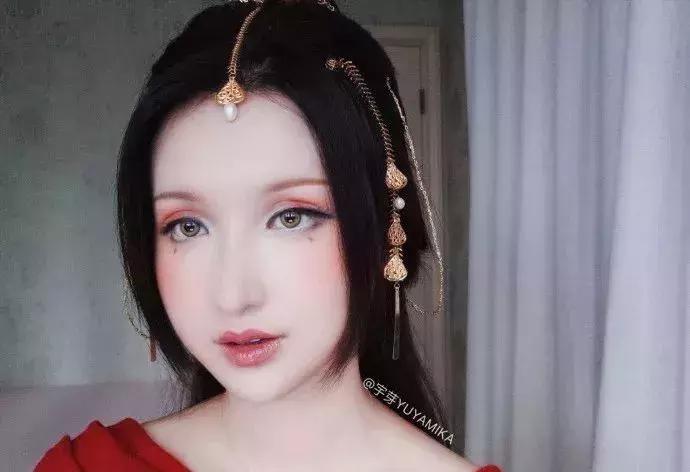 重庆妹子化妆秒变蒙娜丽莎,看看美女如何化妆