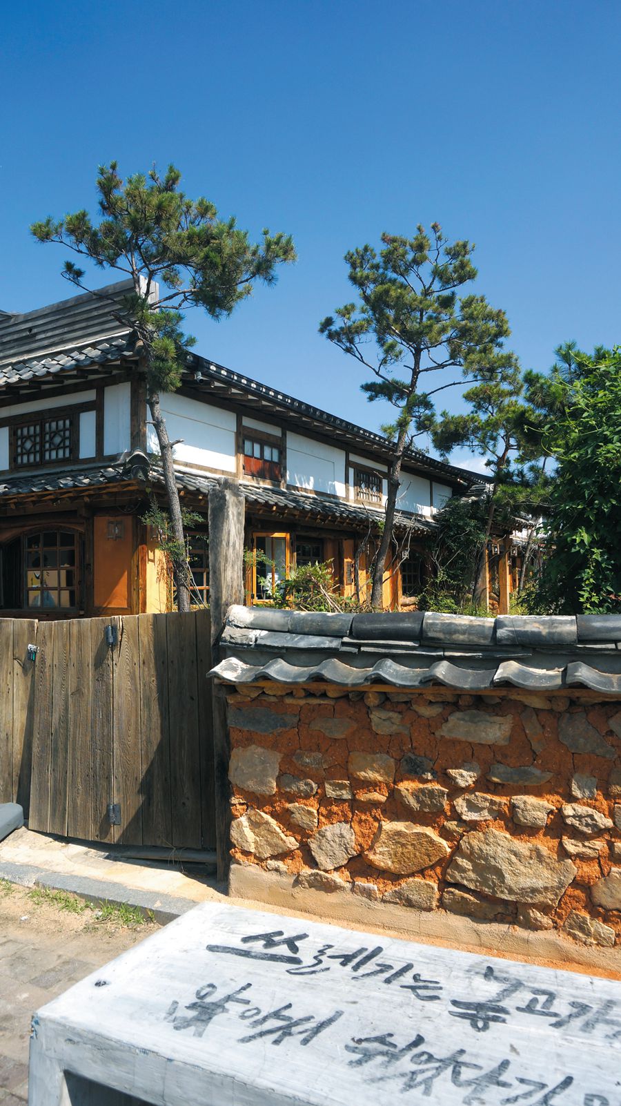 韩国民俗村传统民居及庭院,韩国首尔古老建筑韩屋村