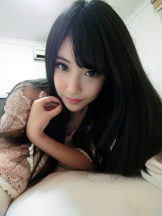 前男友纠缠不休她正尴尬，男神挺身将她拥入怀：对我妻子客气点