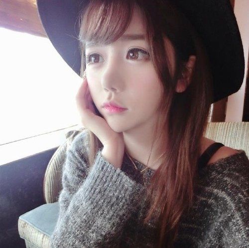 前男友纠缠不休她正尴尬，男神挺身将她拥入怀：对我妻子客气点