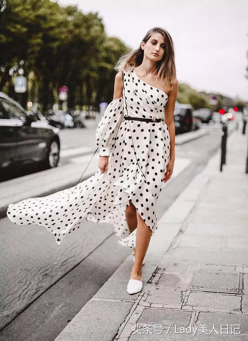 既能穿高跟鞋也能驾驭的平底鞋,平底鞋这样穿也能显腿长