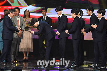 exo的盘点,现在的exo和刚出道的exo合照