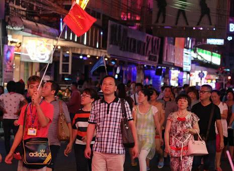 泰国游客抢购中国东西,中国人在泰国旅游买东西