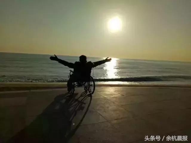这个余杭人坐轮椅3年自驾游50个城市！他曾抱怨命运不公，直到……