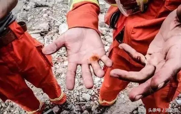 消防兵的身躯究竟背负着怎样的责任和使命？这几张图片告诉你！