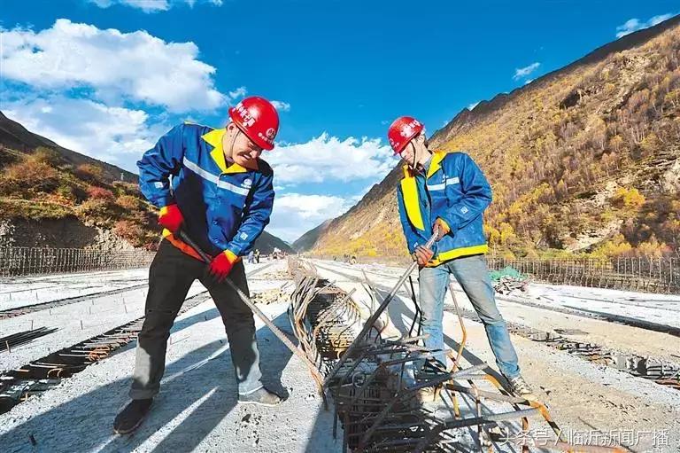 新闻976主播,新闻直播间高温天气