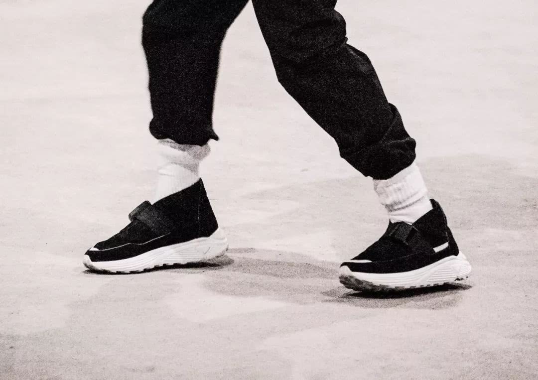 潮闻快食知名鞋店Solebox要求买家上脚离店！